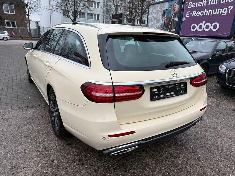 Gebraucht Mercedes E200 160 PS (117 kW) 2022 Beige Limousine