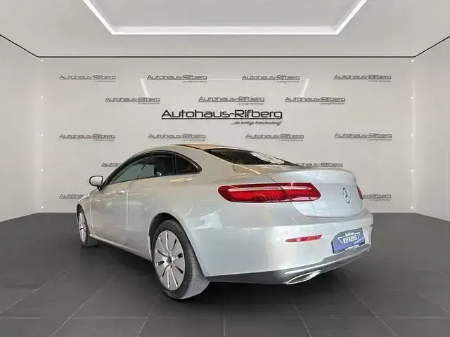 Gebraucht Mercedes E400 Avantgarde 333 PS (244 kW) 2017 Iridiumsilber  metallicl Coupé