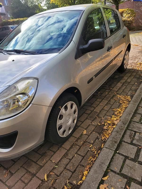 Silber Gebraucht 2006 Renault Clio III Limousine | 1.600 € (Teuer) - Bild 1/4