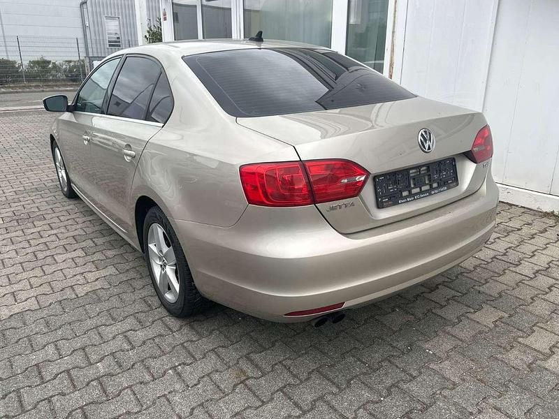 Gebraucht VW Jetta Comfortline 140 PS (102 kW) 2013 Gold Limousine