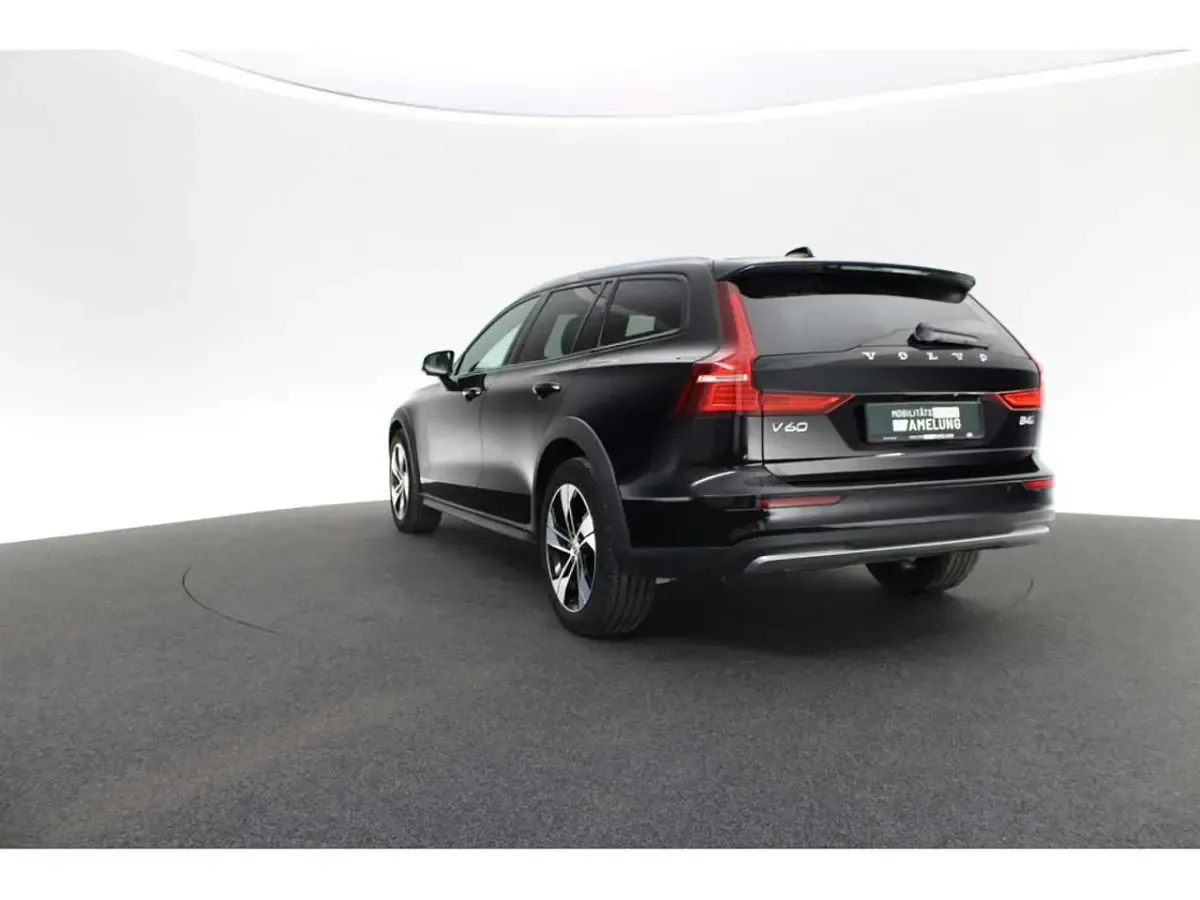Gebraucht Volvo V60 Plus 197 PS (144 kW) 2023 Schwarz Kombi