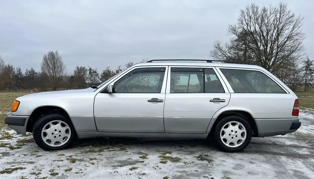 Gebraucht Mercedes E230 132 PS (97 kW) 1991 Silber Kombi