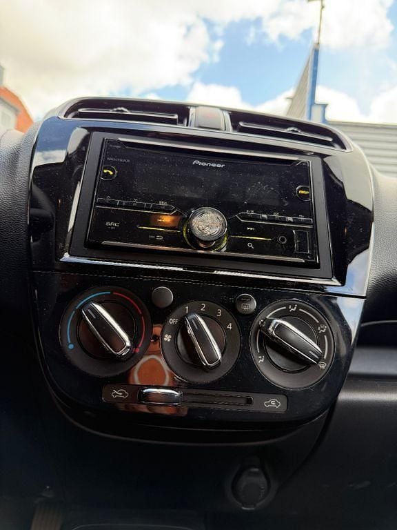 Gebraucht Mitsubishi Space Star Basis 71 PS (52 kW) 2017 Rot Kleinwagen