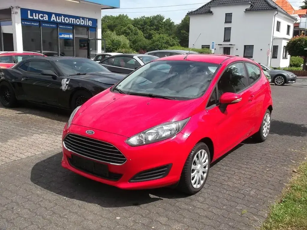 Gebraucht Ford Fiesta Trend 65 PS (47 kW) 2014 Rot Kleinwagen