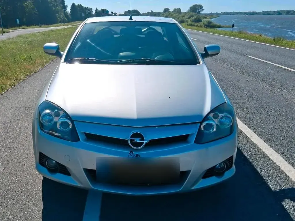 Gebraucht Opel Tigra 90 PS (66 kW) 2009 Silber Cabrio