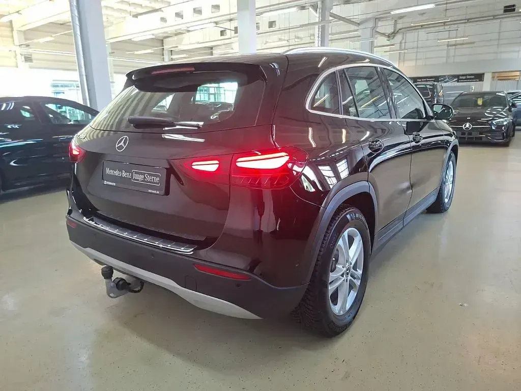 Gebraucht Mercedes GLA200 163 PS (119 kW) 2026 Unilack nachtschwarz SUV