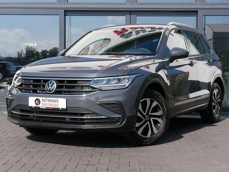 Gebraucht VW Tiguan Active 150 PS (110 kW) 2021 Delfingrau metallic (metallic) SUV