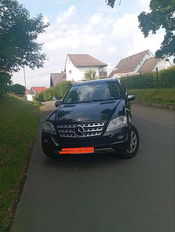 Schwarz Gebraucht 2009 Mercedes ML350 SUV | 10.500 € - Bild 1/4
