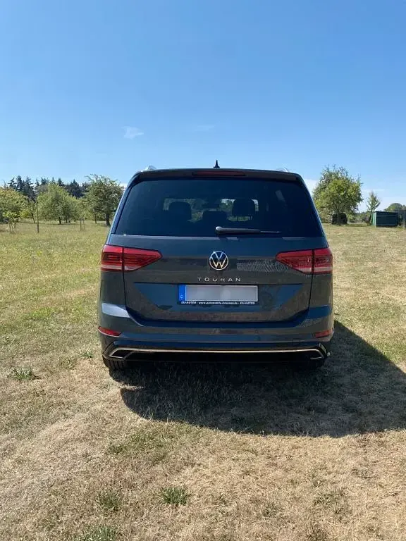 Gebraucht VW Touran R-line 150 PS (110 kW) 2023 Grau Van / Kleinbus