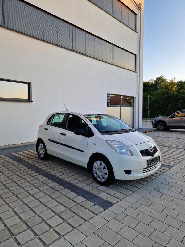 Weiß Gebraucht 2006 Toyota Yaris Kleinwagen | 2.450 € (Fairer Preis) - Bild 1/4