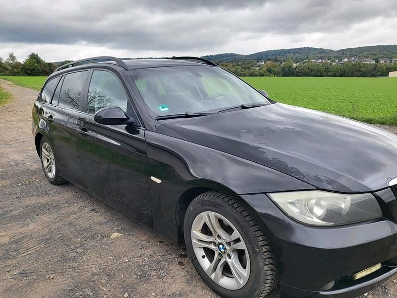 Gebraucht BMW 320 177 PS (130 kW) 2008 Schwarz Kombi