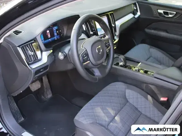 Gebraucht Volvo V60 Core 197 PS (144 kW) 2023 Schwarz Kombi