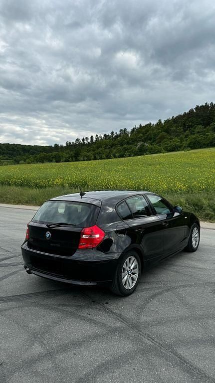 Gebraucht BMW 116 122 PS (89 kW) 2008 Schwarz Kleinwagen