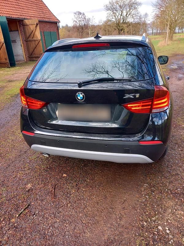 Gebraucht BMW X1 143 PS (105 kW) 2011 Schwarz SUV