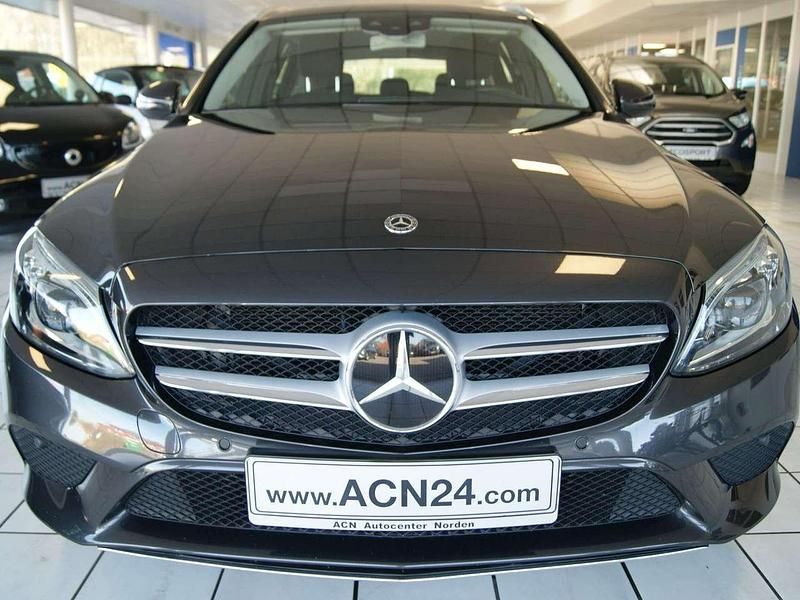 Gebraucht Mercedes C300e 194 PS (142 kW) 2019 Olivgruen matt Kombi