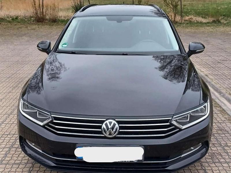 Gebraucht VW Passat Comfortline 120 PS (88 kW) 2015 Schwarz Kombi