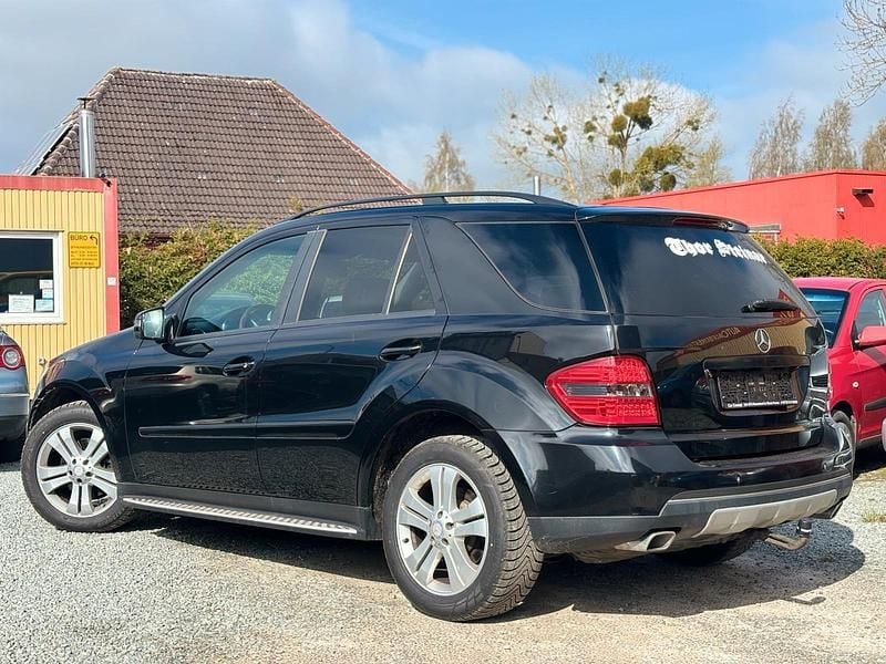 Gebraucht Mercedes ML320 224 PS (164 kW) 2005 Schwarz SUV