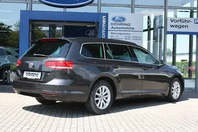 Gebraucht VW Passat Comfortline 150 PS (110 kW) 2017 Mangan grau Kombi