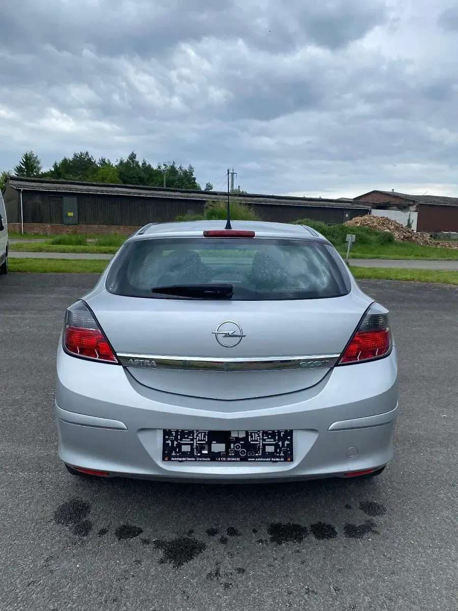 Gebraucht Opel Astra GTC Selection 90 PS (66 kW) 2009 Silber Limousine