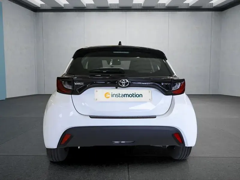 Neu Toyota Yaris 116 PS (85 kW) 2025 Weiß Kleinwagen