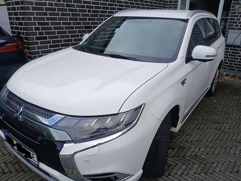 Gebraucht Mitsubishi Outlander P-HEV Diamant Edition 135 PS (99 kW) 2019 Weiß SUV