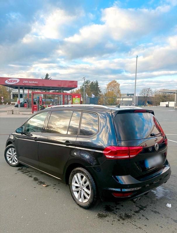 Schwarz Gebraucht 2017 VW Touran Van / Kleinbus | 13.499 € (Fairer Preis) - Bild 1/4
