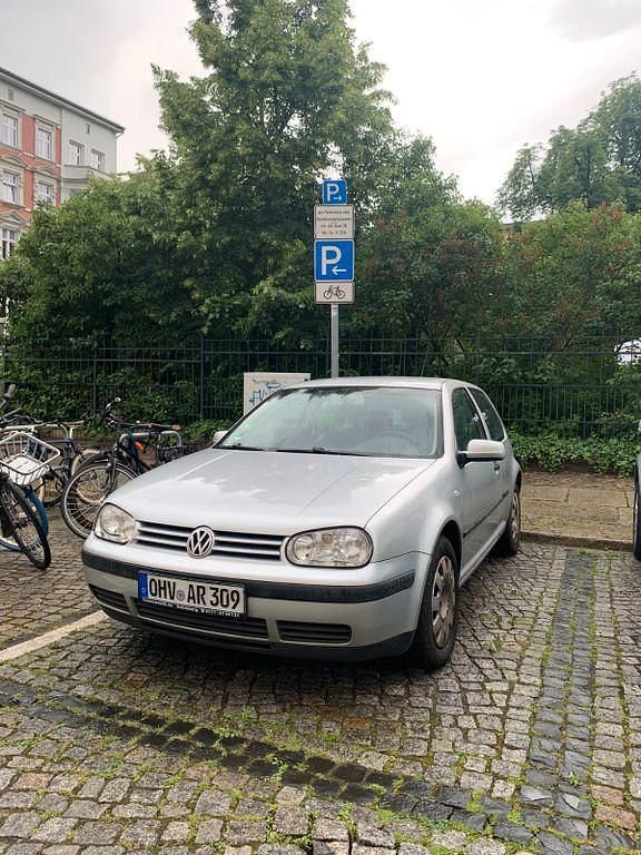 Silber Gebraucht 2003 VW Golf IV Ocean Limousine | 1.950 € (Fairer Preis) - Bild 1/4