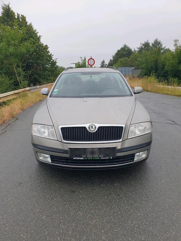 Braun Gebraucht 2008 Skoda Octavia Kombi | 1.600 € (Superpreis) - Bild 1/4