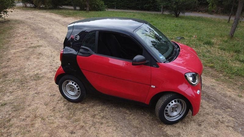 Rot Gebraucht 2018 Smart ForTwo Electric Drive Coupé | 7.700 € (Fairer Preis) - Bild 1/4