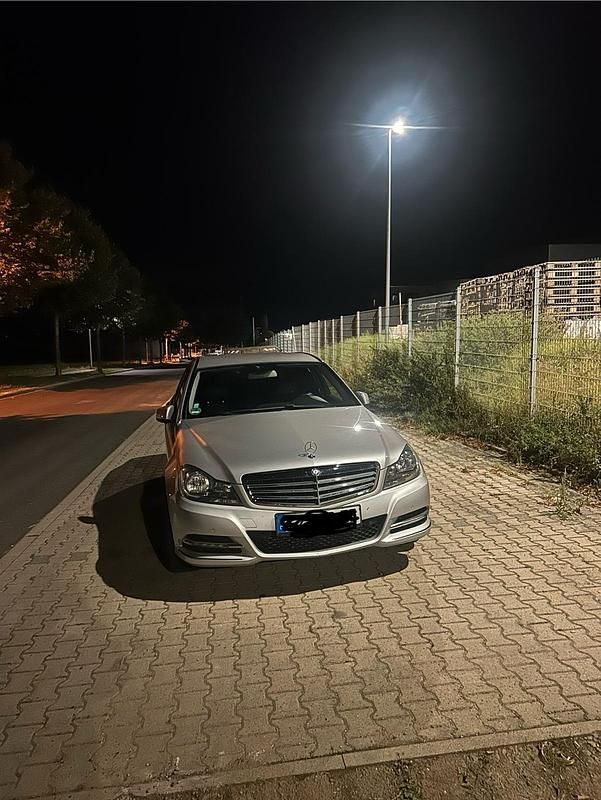 Gebraucht Mercedes C180 Avantgarde 156 PS (114 kW) 2013 Silber Limousine