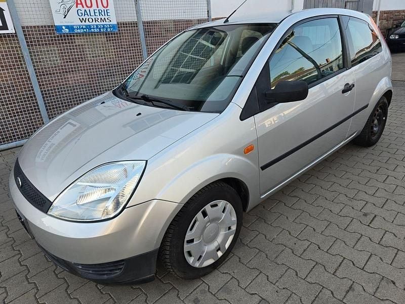 Silber Gebraucht 2003 Ford Fiesta Ambiente Kleinwagen | 1.600 € (Guter Preis) - Bild 1/4