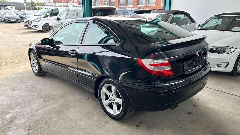 Gebraucht Mercedes C180 143 PS (105 kW) 2005 Schwarz Coupé