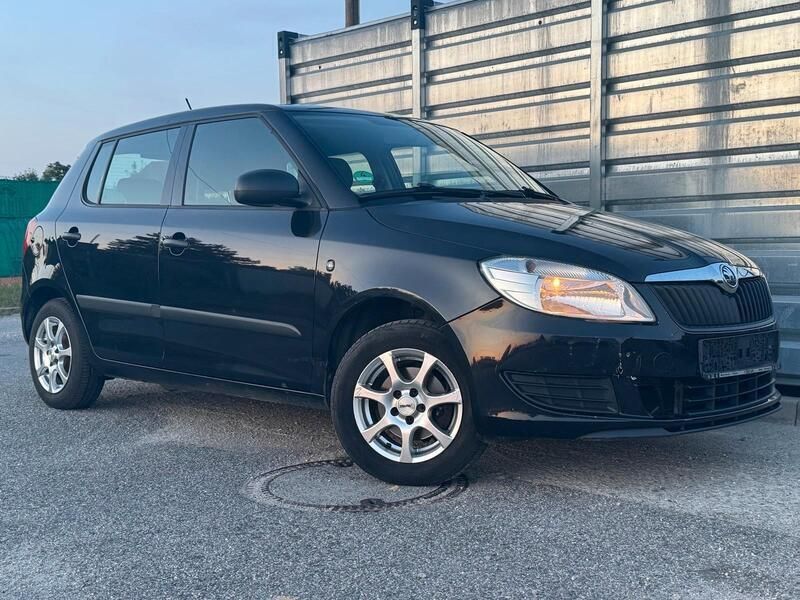 Schwarz Gebraucht 2014 Skoda Fabia Limousine | 2.499 € (Fairer Preis) - Bild 1/4