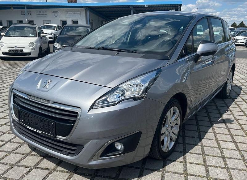 Grau Gebraucht 2014 Peugeot 5008 Active Van / Kleinbus | 3.999 € (Fairer Preis) - Bild 1/4