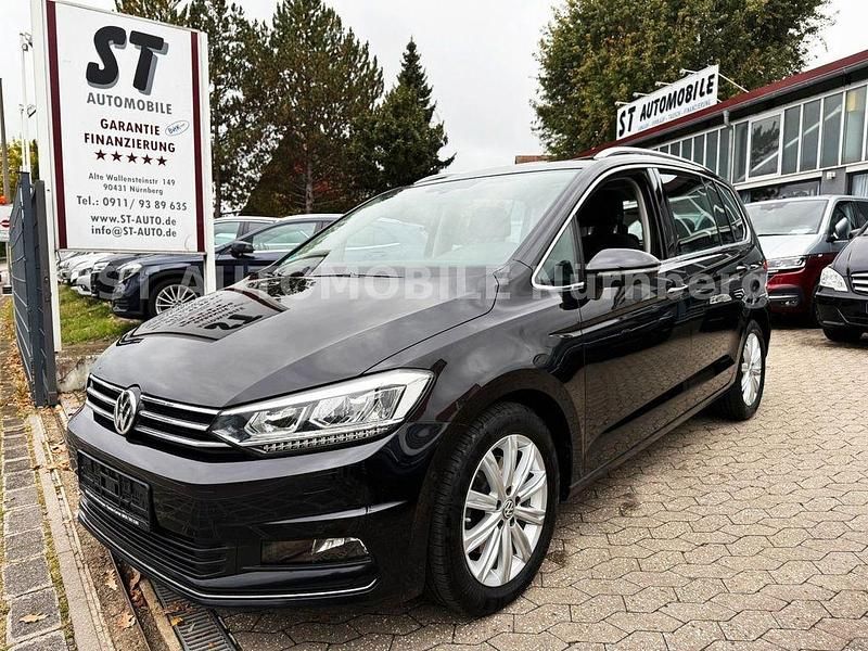 Schwarz Gebraucht 2017 VW Touran Highline Van / Kleinbus | 20.900 € (Teuer) - Bild 1/4