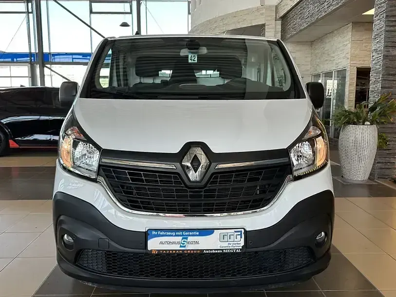 Usado Renault Trafic Komfort 120 CV (88 kW) 2022 Blanco Monovolumen