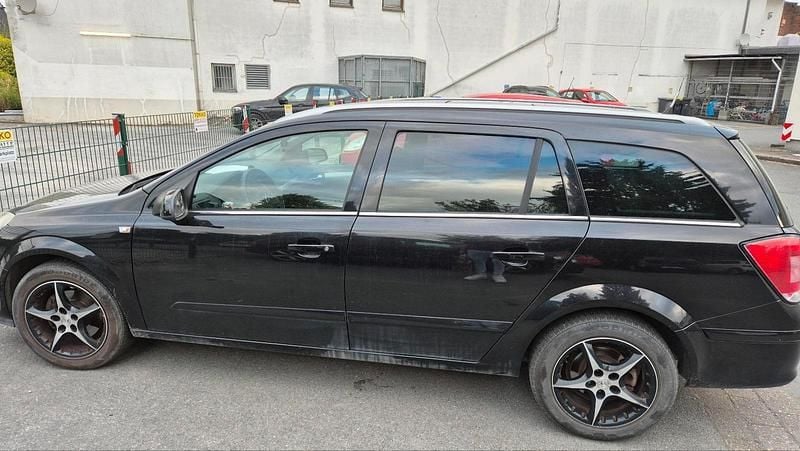 Gebraucht Opel Astra 105 PS (77 kW) 2005 Schwarz Kombi