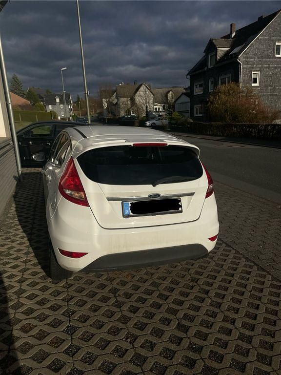 Gebraucht Ford Fiesta Titanium 120 PS (88 kW) 2010 Weiß Kleinwagen