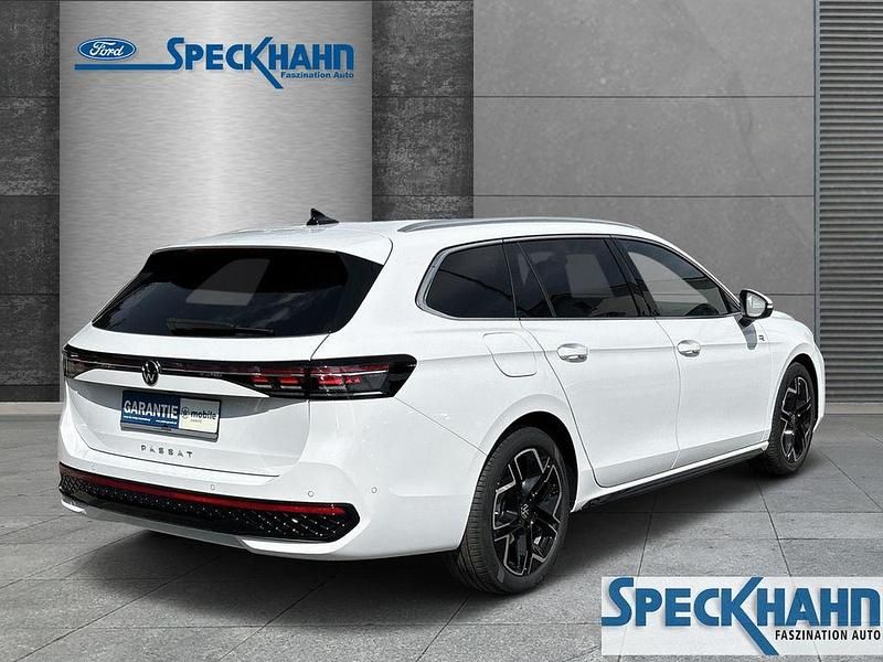 Gebraucht VW Passat R-line 150 PS (110 kW) 2024 Weiß Kombi