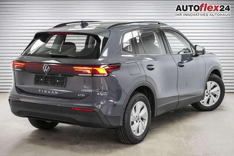 Neu VW Tiguan Basis 131 PS (96 kW) 2026 Delfingrau metallic (b0) SUV