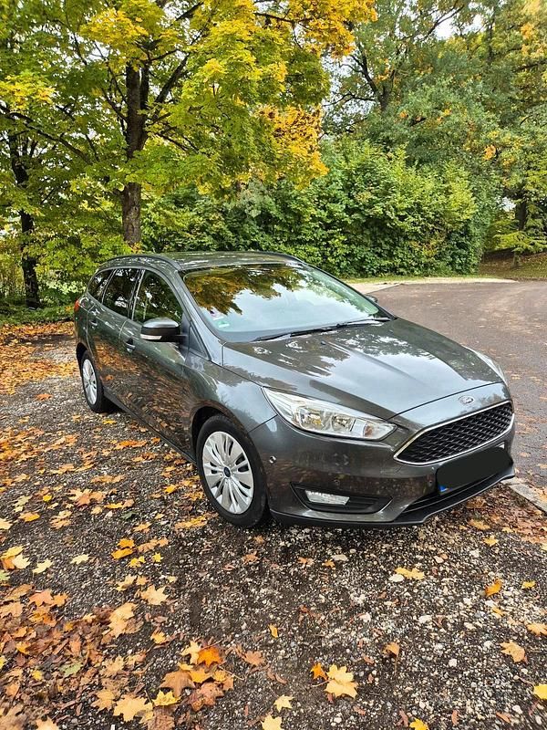 Grau Gebraucht 2015 Ford Focus Business Edition Kombi | 5.700 € (Fairer Preis) - Bild 1/4