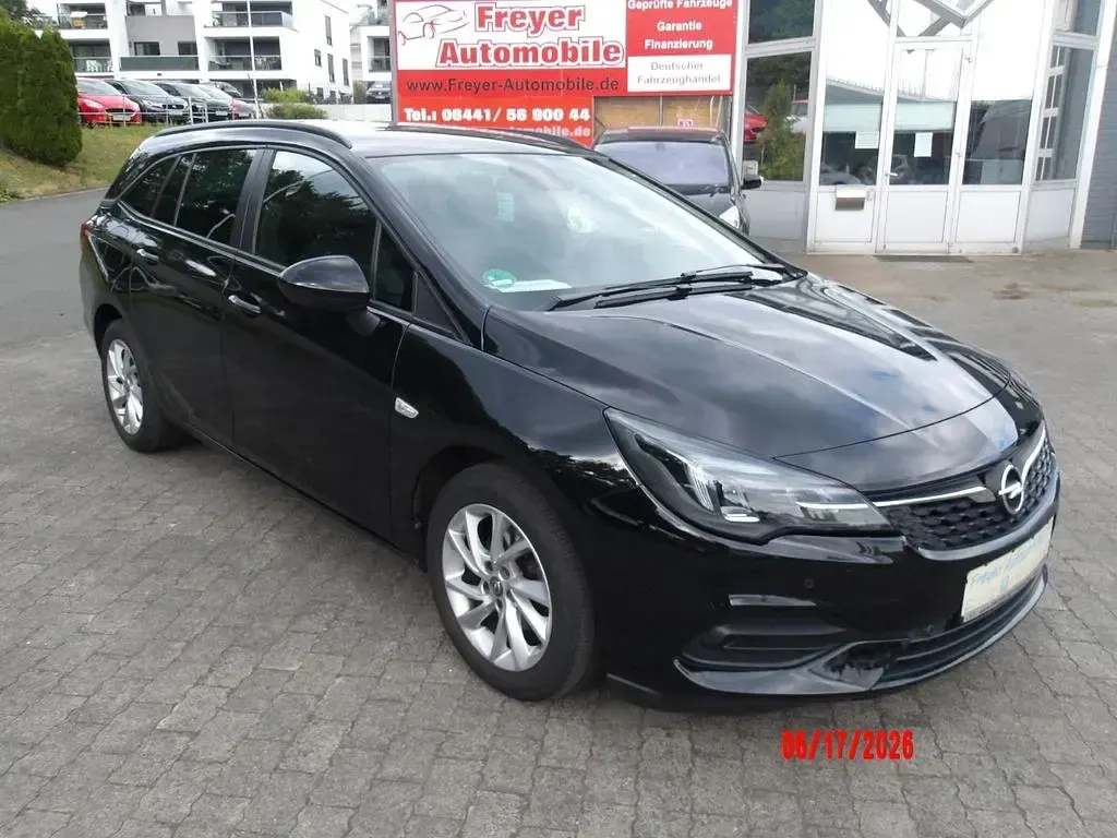 Gebraucht Opel Astra Edition 105 PS (77 kW) 2022 Schwarz Kleinwagen