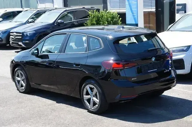 Gebraucht BMW 230e Active Tourer 326 PS (239 kW) 2023 Schwarz Van / Kleinbus