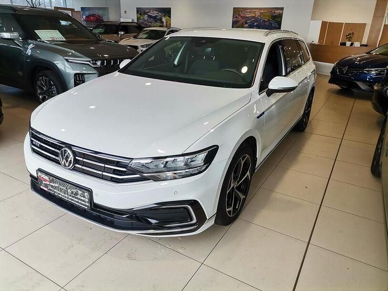 Gebraucht VW Passat GTE 218 PS (160 kW) 2021 Oryxweiß perlmutteffekt Kombi
