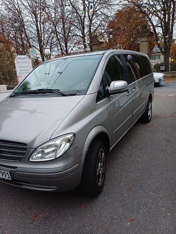 Silber Gebraucht 2010 Mercedes Viano Van / Kleinbus | 11.500 € (Superpreis) - Bild 1/4