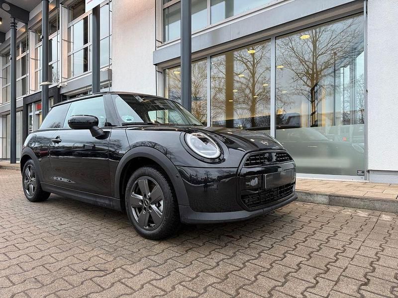 Gebraucht Mini Cooper Essential 156 PS (114 kW) 2025 Schwarz Kleinwagen