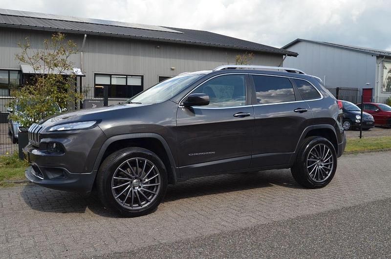 Grau Gebraucht 2015 Jeep Cherokee SUV | 14.100 € (Fairer Preis) - Bild 1/4