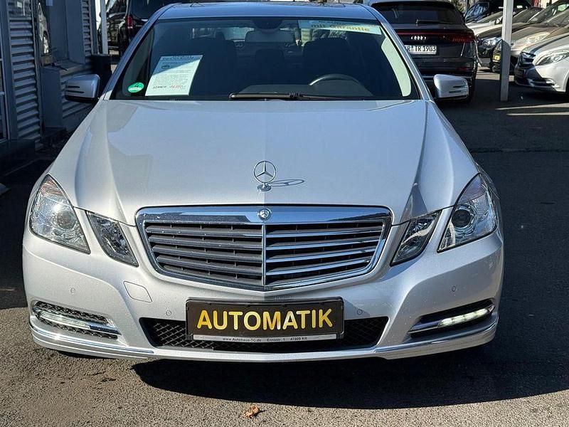 Gebraucht Mercedes E200 136 PS (100 kW) 2012 Silber Limousine