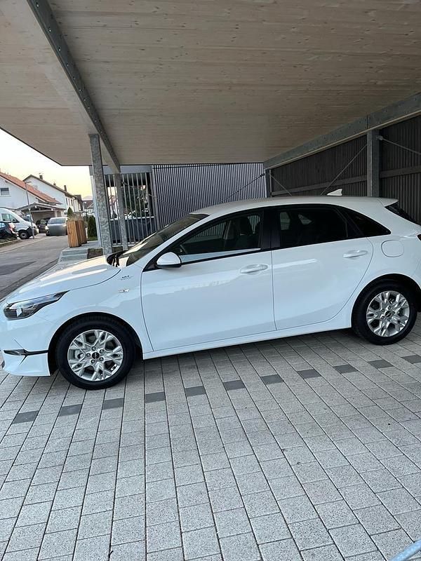 Gebraucht Kia Ceed 100 PS (73 kW) 2022 Weiß Kleinwagen