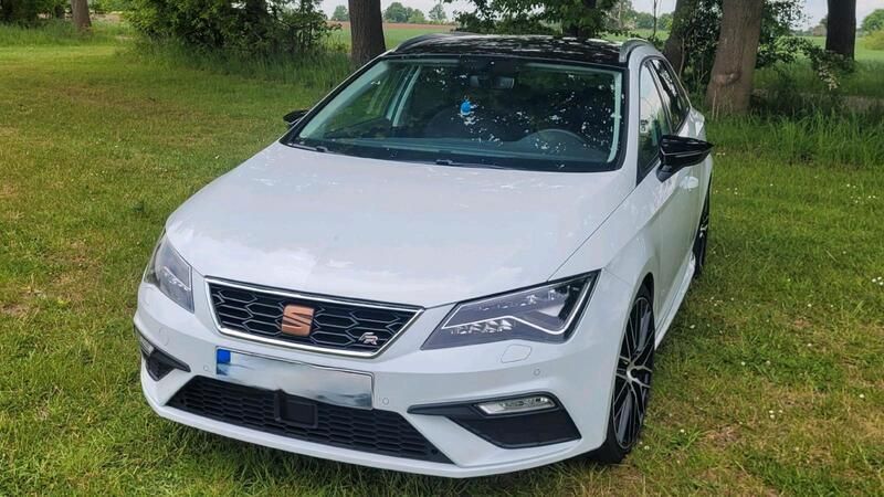 Weiß Gebraucht 2018 Seat Leon ST Beats Kombi | 15.800 € (Fairer Preis) - Bild 1/4
